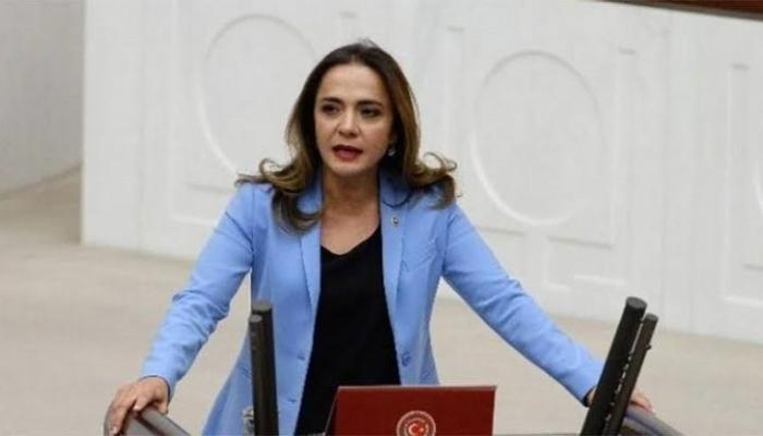 غمزة آق قوش إيلجازدي نائبة رئيس حزب الشعب الجمهوري المعارض
