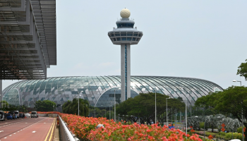 المتهم بدل البطاقات لشعوره بالغضب