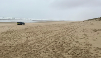 الشرطة عثرت على حزم كوكايين على شاطئ جروسييه