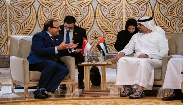 الشيخ خالد بن محمد بن زايد آل نهيان ووزير الاتصالات السنغافوري
