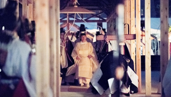 الإمبراطور ناروهيتو يؤدي آخر مراسم التتويج