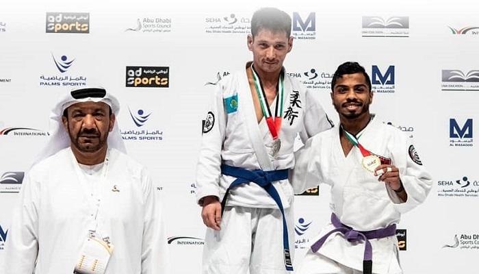 جانب من تتويج اللاعب