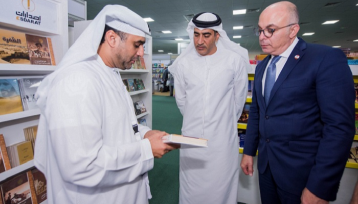 جانب من فعاليات افتتاح معرض الظفرة للكتاب