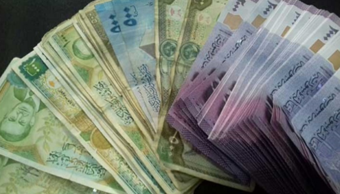لأول مرة في تاريخ سوريا الدولار يسجل 800 ليرة بالسوق السوداء