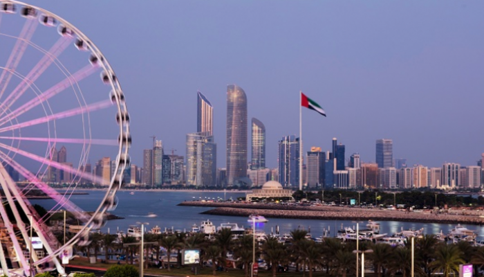 عروض مبهرة في أبوظبي بمناسبة اليوم الوطني