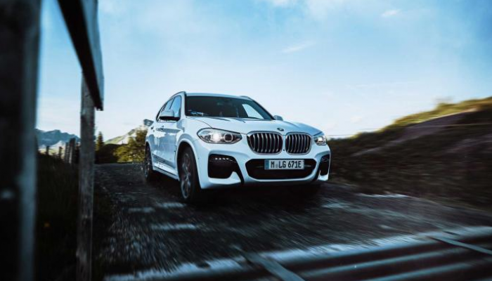 سيارة بي إم دبليو X3 xDrive30e