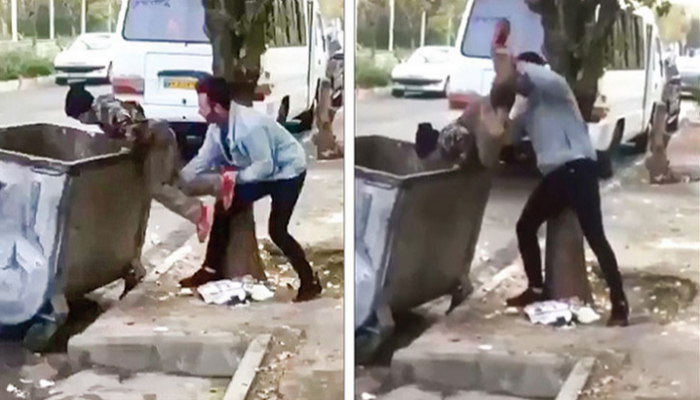 أحد الشابين يضع الطفل داخل حاوية القمامة