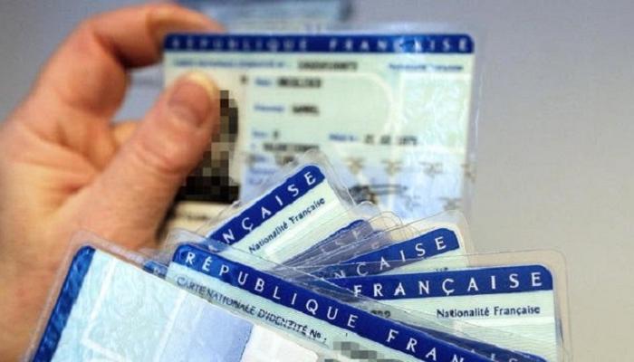 La France introduit des cartes d’identité « intelligentes » qui permettent les achats en ligne