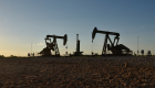 النفط يهبط بعد زيادة مفاجئة في المخزون الأمريكي