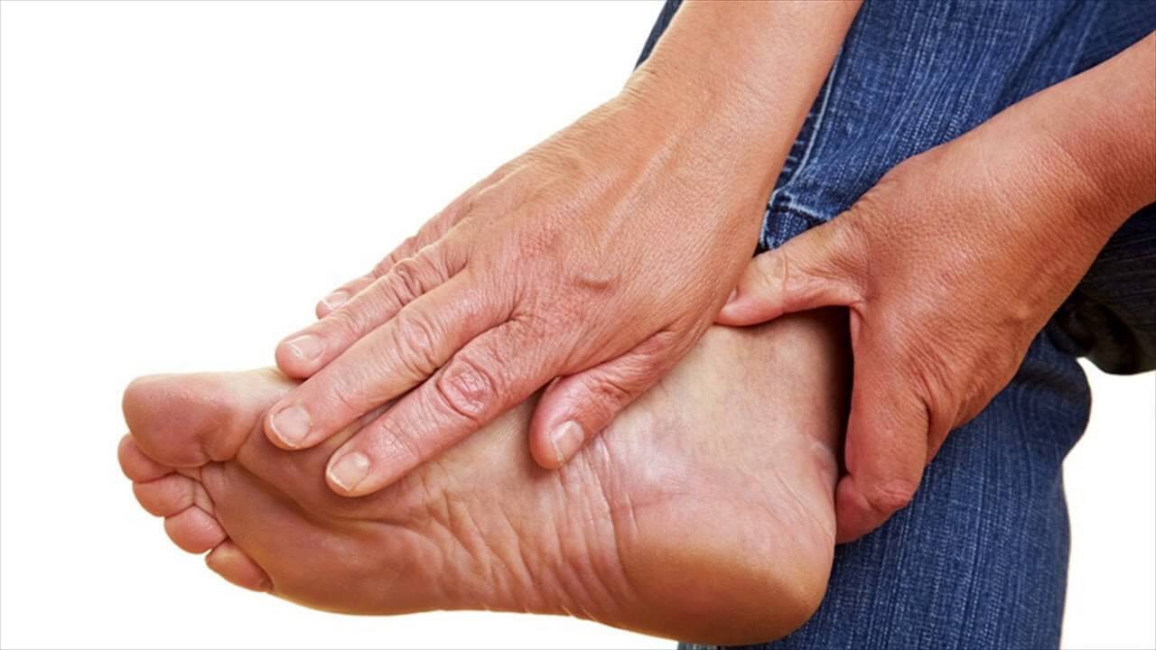 أعراض تصلب الشرايين الطرفية 47-113828-causes-treatment-foot-blocked-arteries-2