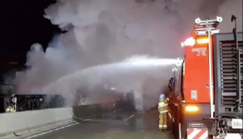 قوات الدفاع المدني في موقع الحادث