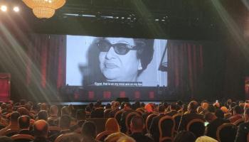 الحضور يشاهدون فيلما تسجيليا عن أم كلثوم