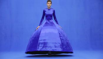 "الأزرق الكلاسيكي" لون يمتاز بالأناقة والفخامة