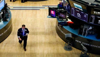 أداء متباين للأسهم الأمريكية عند الفتح