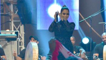 الفنانة بلقيس خلال حفلها في البحرين