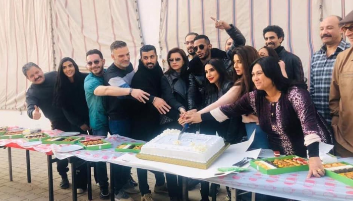 أبطال المسلسل يحتفلون ببدء التصوير