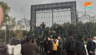 عاطلون عن العمل يهددون بحرق أنفسهم أمام برلمان تونس