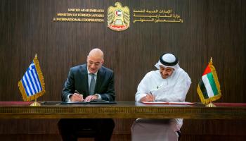الشيخ عبدالله بن زايد آل نهيان ووزير خارجية اليونان يوقعان مذكرة التعاون