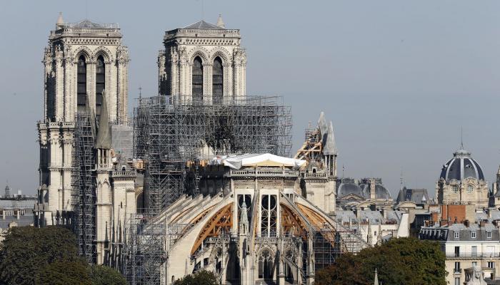أعمال الترميم في كاتدرائية نوتردام باريس