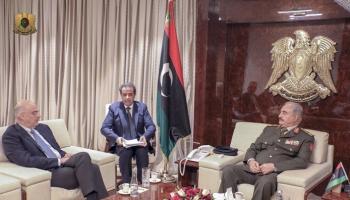 لقاء سابق بين المشير خليفة حفتر ووزير الخارجية اليوناني- أرشيفية