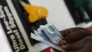 جنوب أفريقيا تخفض سعر البنزين