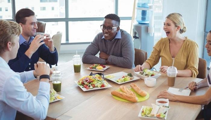 دراسة: أطعمة العمل قد تصيبك بالسمنة