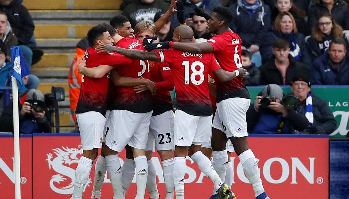 بوجبا وراشفورد مع لاعبي يونايتد
