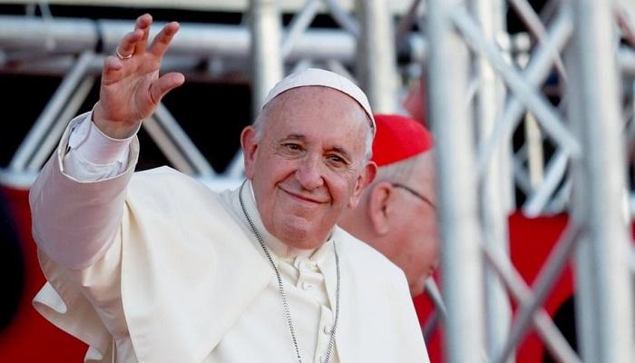 10 مواقف نبيلة جعلت من البابا فرنسيس بطلا شعبيا