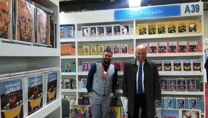 وزير الثقافة المصري السابق مع مدير "منشورات الربيع"