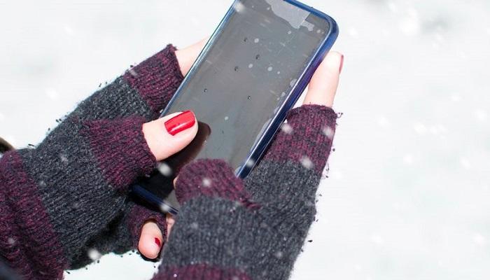 4 نصائح تحمي هاتف آيفون من الإغلاق المفاجئ في البرد القارس