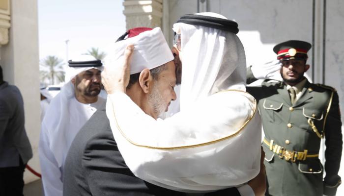 الشيخ محمد زايد آل نهيان لدى وداعه شيخ الأزهر