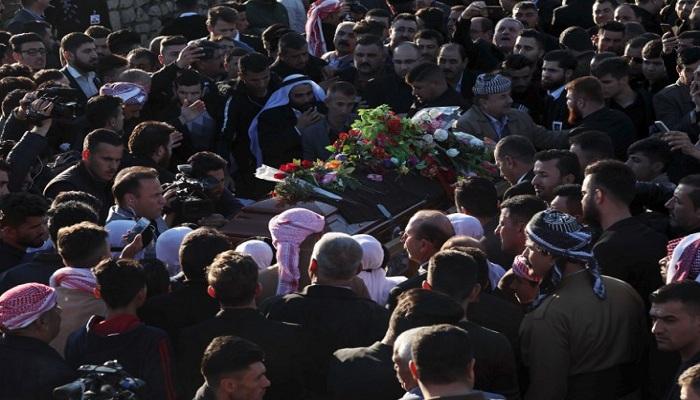 حشد من الإيزيديين شمال العراق يستقبل نعش أمير الطائفة