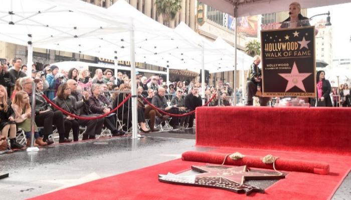 المغنية بينك تحصل على نجمة برصيف الشهرة في هوليوود