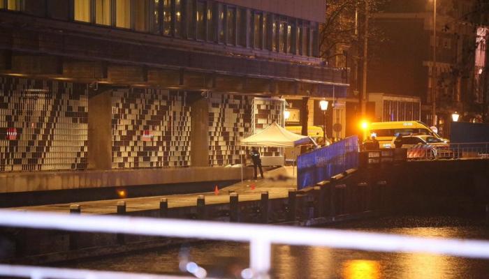 الشرطة الهولندية في موقع الحادث
