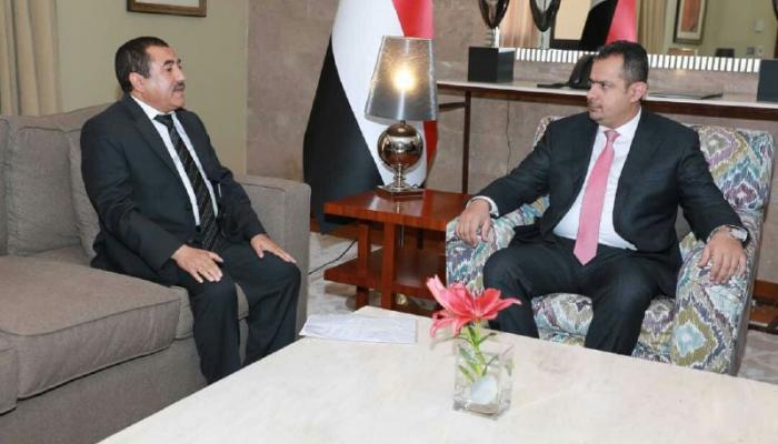 من هامش لقاء رئيس الوزراء اليمن ومحافظ حجة