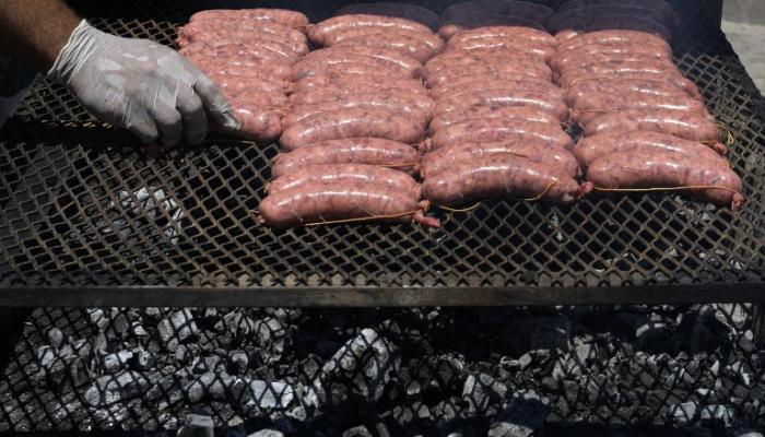 مظاهرات في الأرجنتين بسبب حظر شطائر النقانق التقليدية