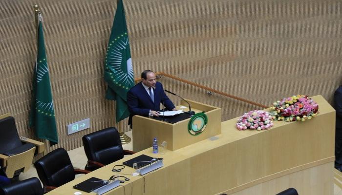 الرئيس المصري عبدالفتاح السيسي أثناء إلقاء كلمته بقمة الاتحاد الأفريقي