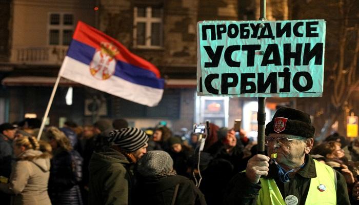 أنصار أحزاب المعارضة الصربية يتظاهرون ضد الرئيس