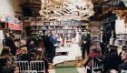 بالصور.. حفل زفاف داخل مكتبة.. أحدث تقاليع الزواج في إيطاليا