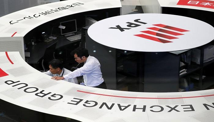 بورصة طوكيو تفتتح التعاملات على انخفاض