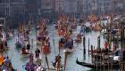 بالصور.. القراصنة والأميرات يحتلون مدينة البندقية الإيطالية