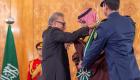 بالصور.. الرئيس الباكستاني يمنح محمد بن سلمان أعلى وسام مدني