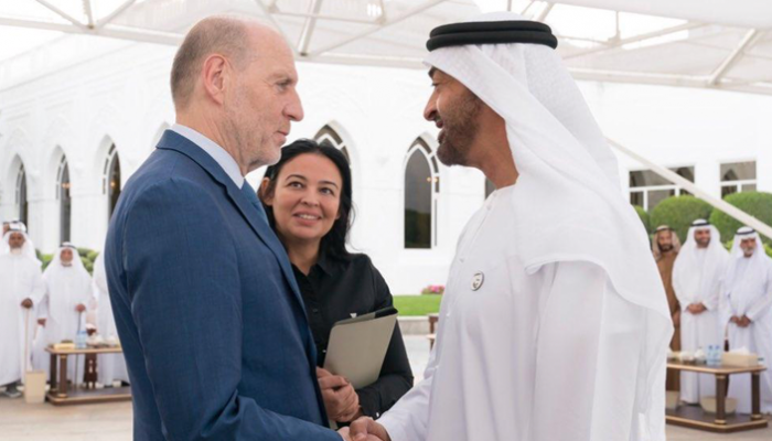 الشيخ محمد بن زايد ورئيس الوفد الفرنسي جان جاك بريدي
