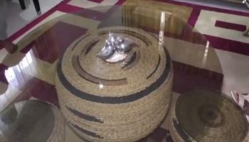 قطع أثاث منزلي يعتمد مصممها في صناعتها على إطارات السيارات