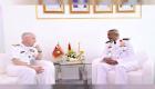 قائد القوات البحرية الإماراتية يبحث التعاون مع مشاركين في "أيدكس"