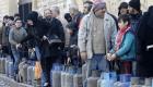  طوابير الباحثين عن أنابيب الغاز تظهر في حلب مع تفاقم أزمة المحروقات