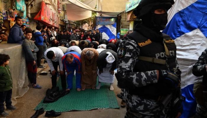أحد أفراد القوات الخاصة المصرية خلال تشييع الشرطي محمود أبو اليزيد