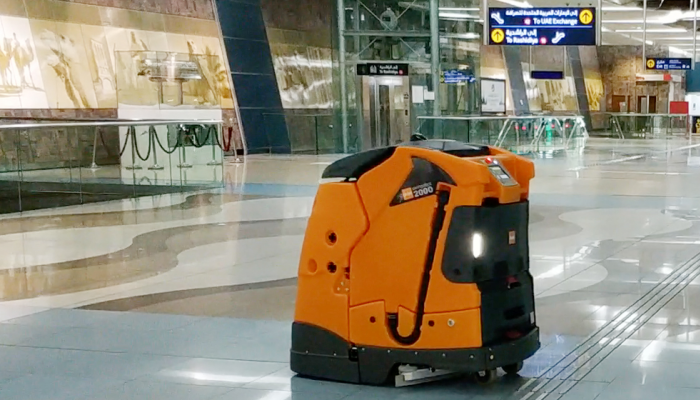 أول "روبوت عامل نظافة" تطلقه "مواصلات دبي"