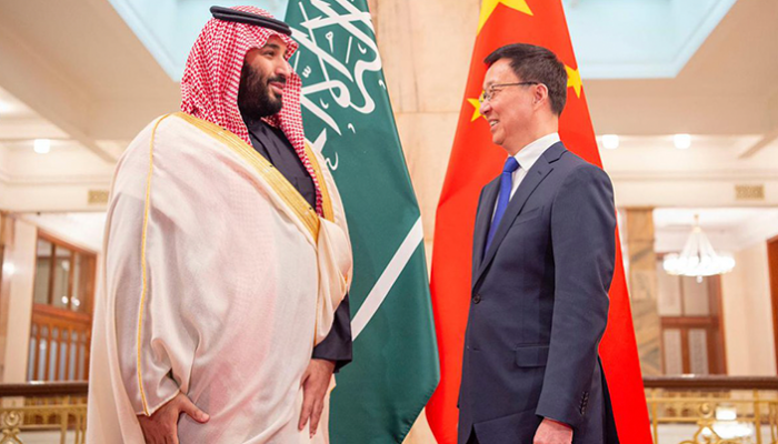 محمد بن سلمان وهان تشانغ خلال لقائهما ببكين