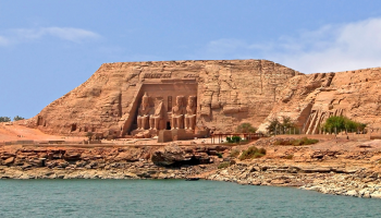 العالم ينتظر تعامد الشمس على وجه الملك رمسيس في يوم جلوسه